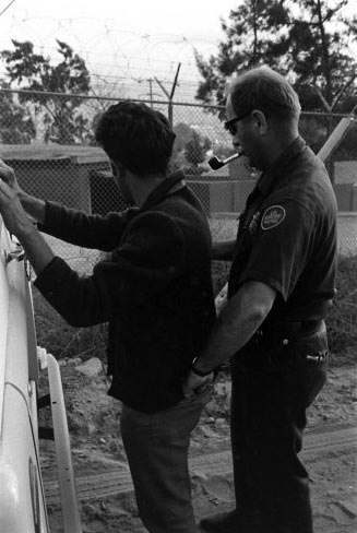 Juxtapoz-LifeDrugWar-07